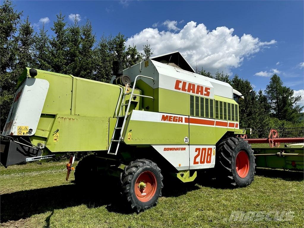 CLAAS Mega 208 コンバイン