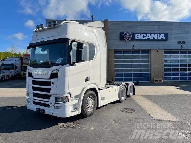 Scania R 590 中古トラクターヘッド | トレーラーヘッド
