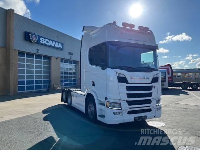 Scania R 590 中古トラクターヘッド | トレーラーヘッド