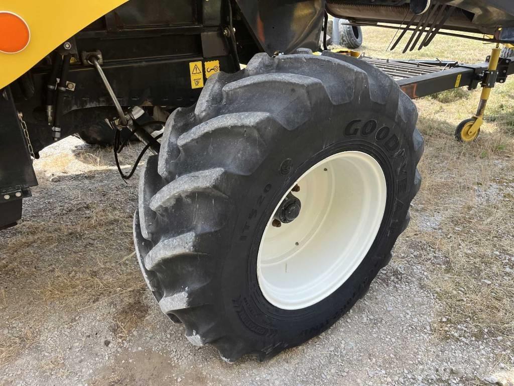 New Holland CSX 7080 コンバイン
