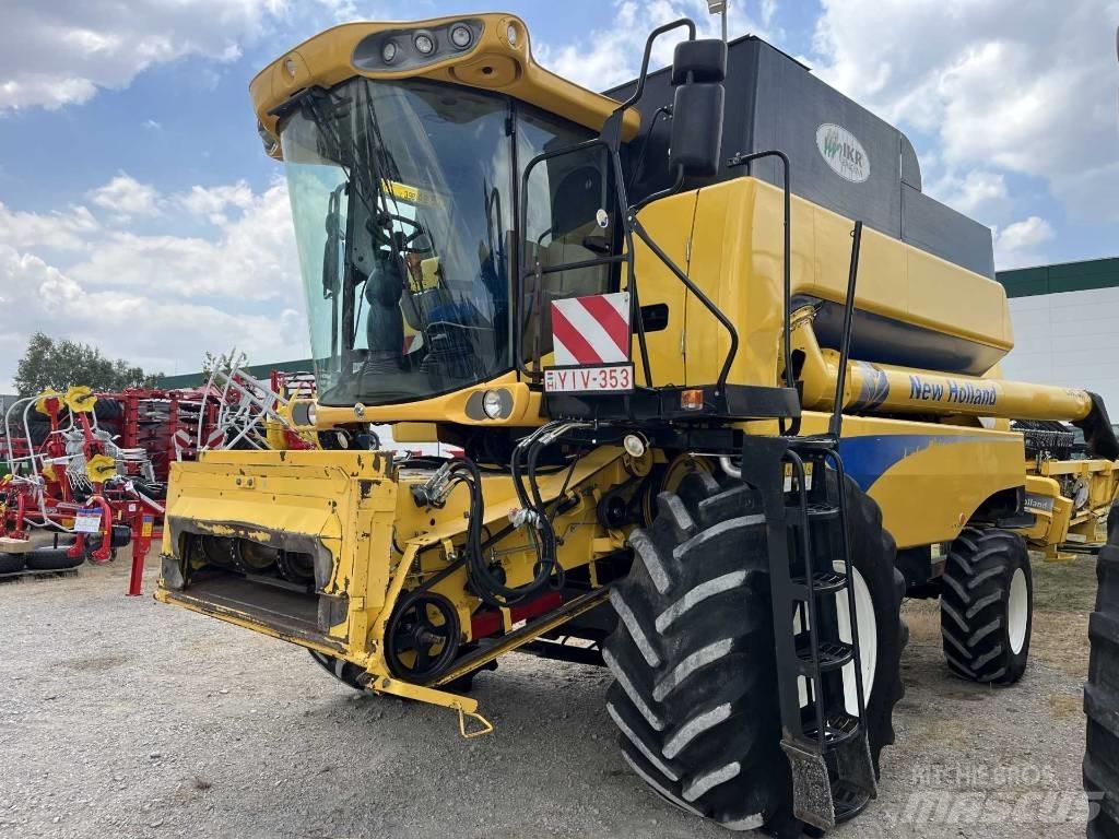 New Holland CSX 7080 コンバイン