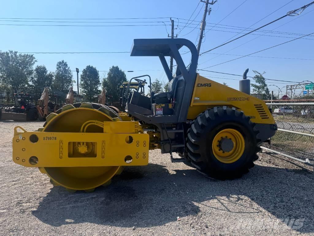 Bomag BW 211 P D-3 振動ローラ