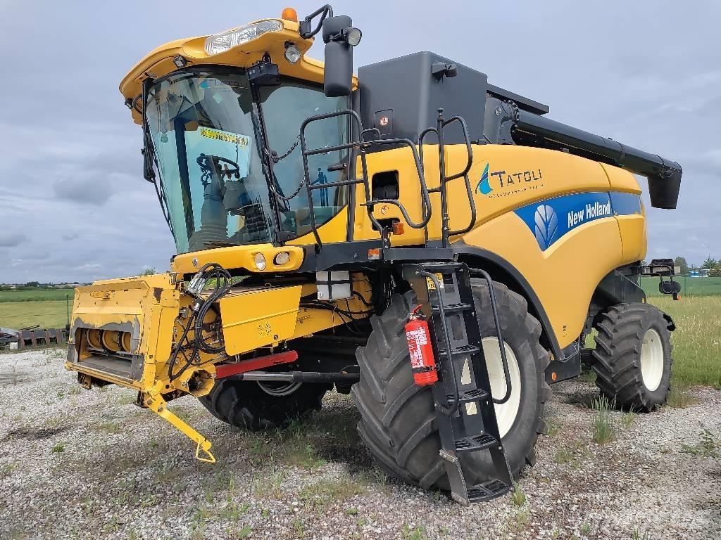 New Holland CX 8070 コンバイン