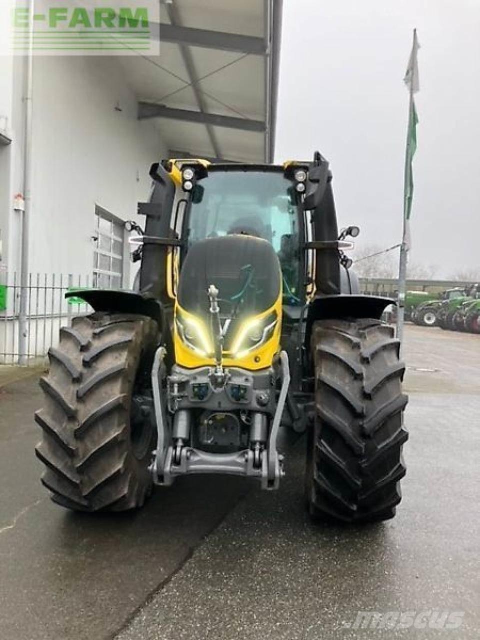 Valtra q305 トラクター