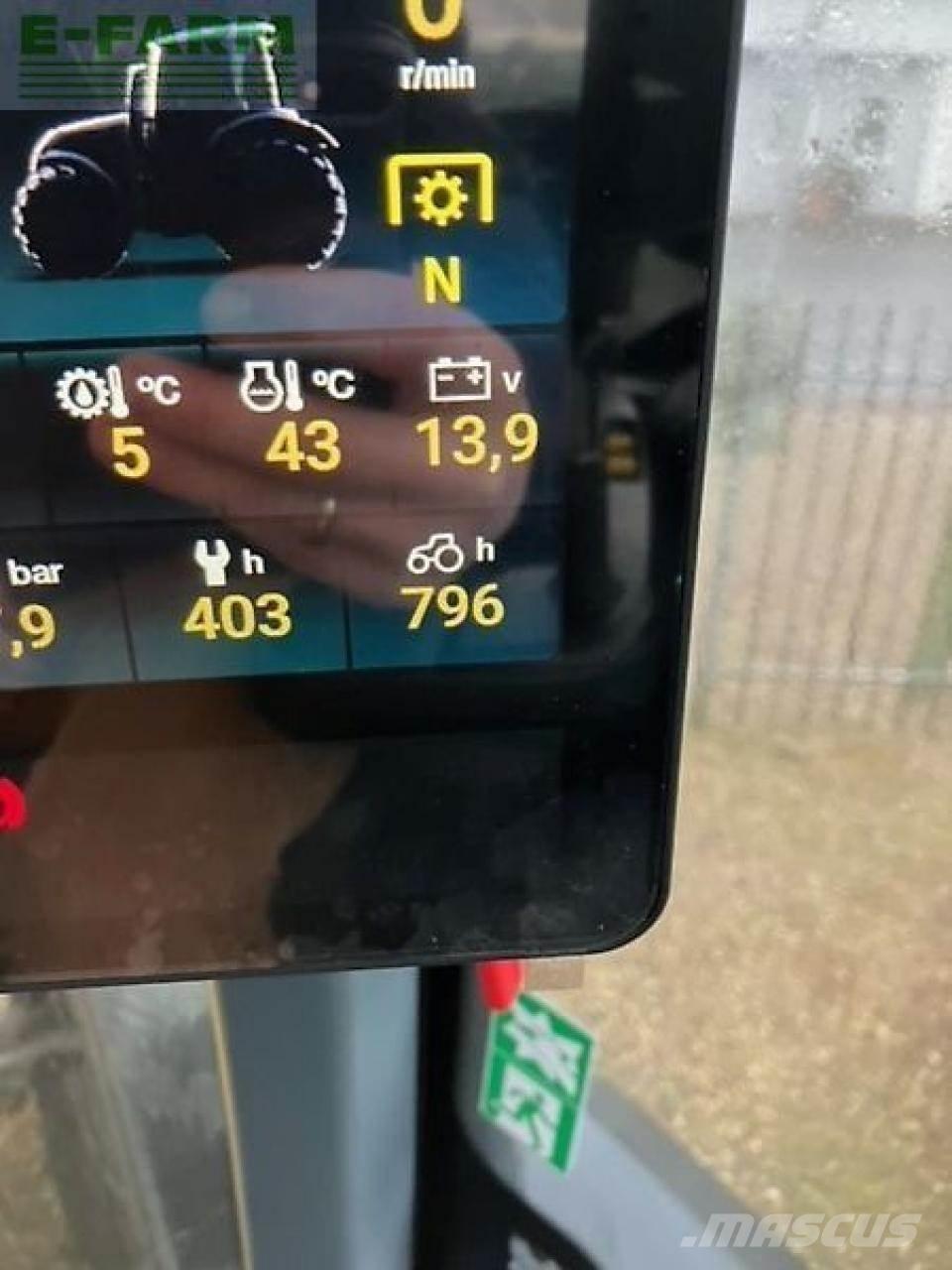 Valtra q305 トラクター