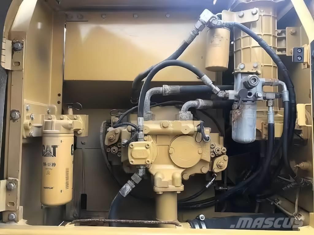 CAT 323 D 大型油圧ショベル12t以上（パワーショベル・ユンボ）