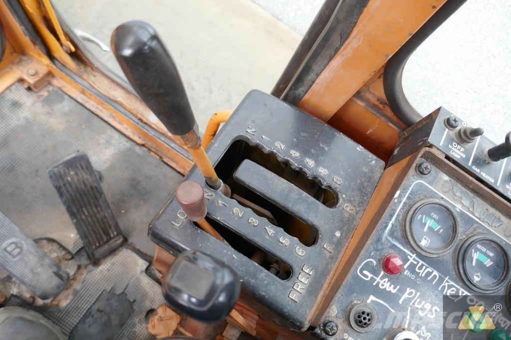 Mitsubishi MG300 モーターグレーダー