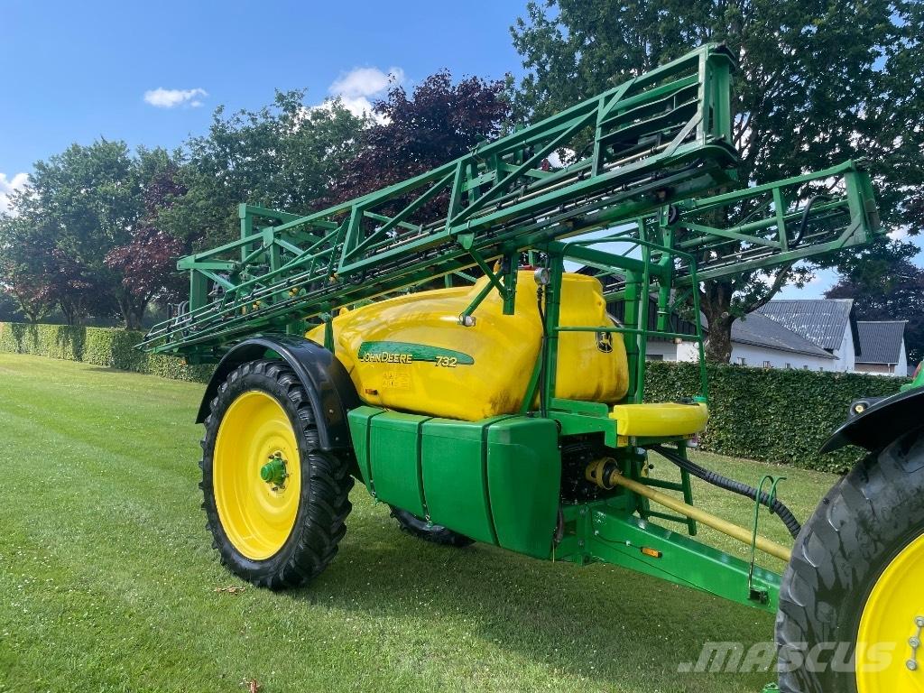 John Deere 732 牽引型スプレイヤー