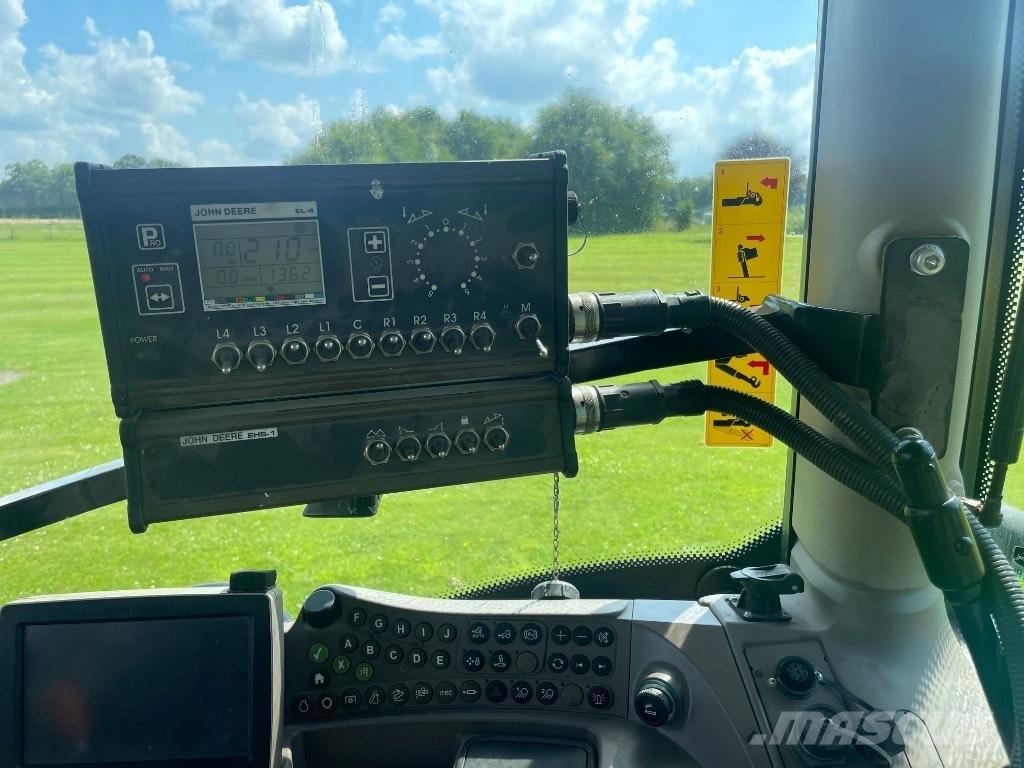 John Deere 732 牽引型スプレイヤー