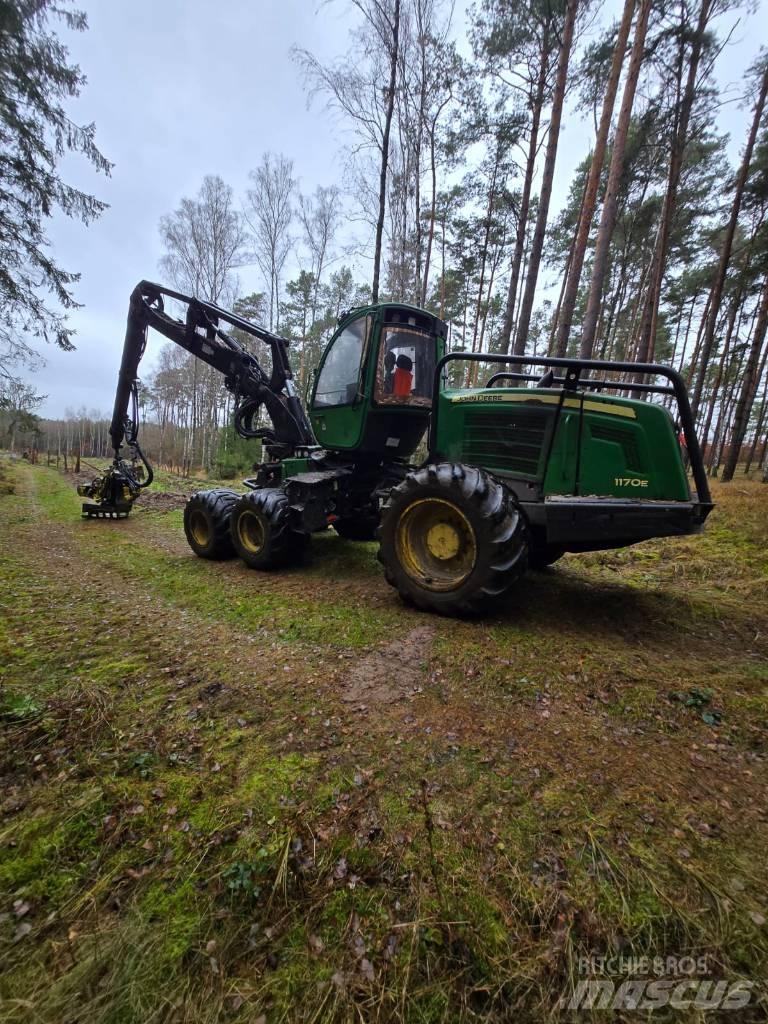 John Deere 1170 E ハーベスター