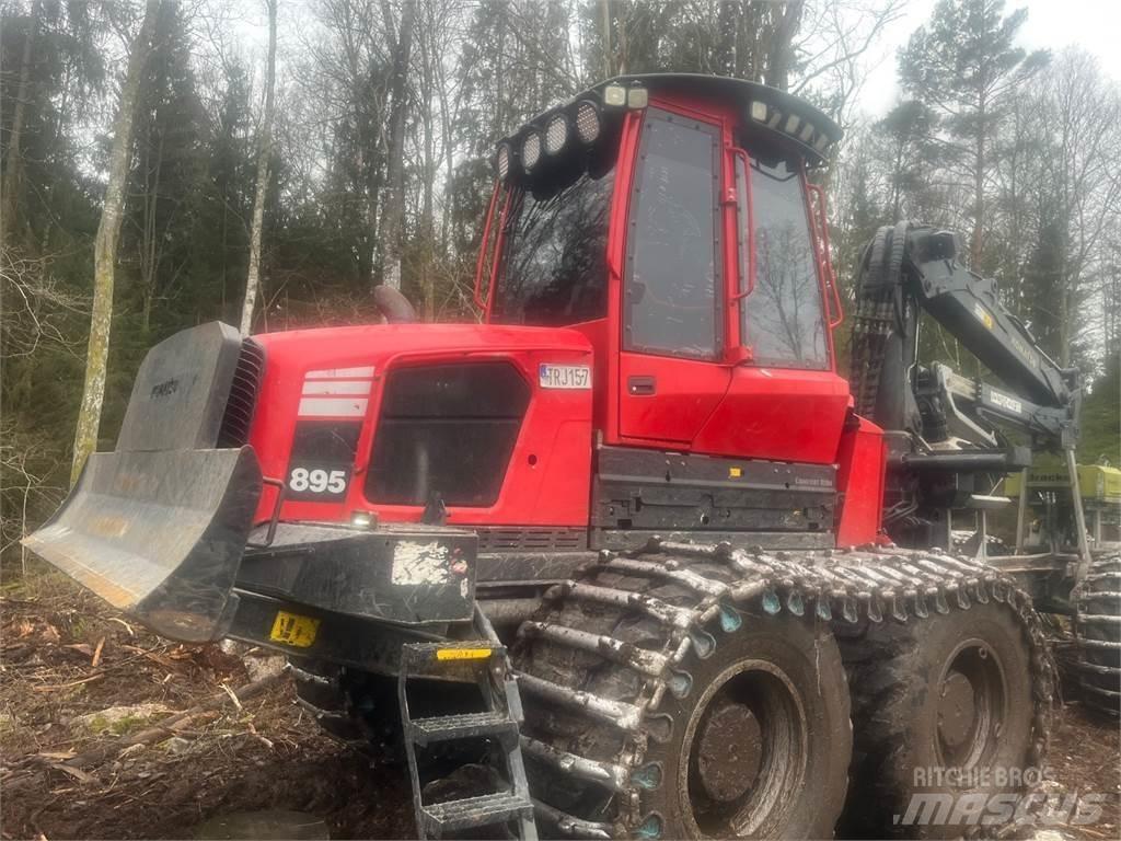 Komatsu 895 フォワーダー