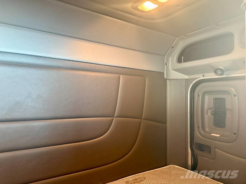 Peterbilt 389 中古トラクターヘッド | トレーラーヘッド