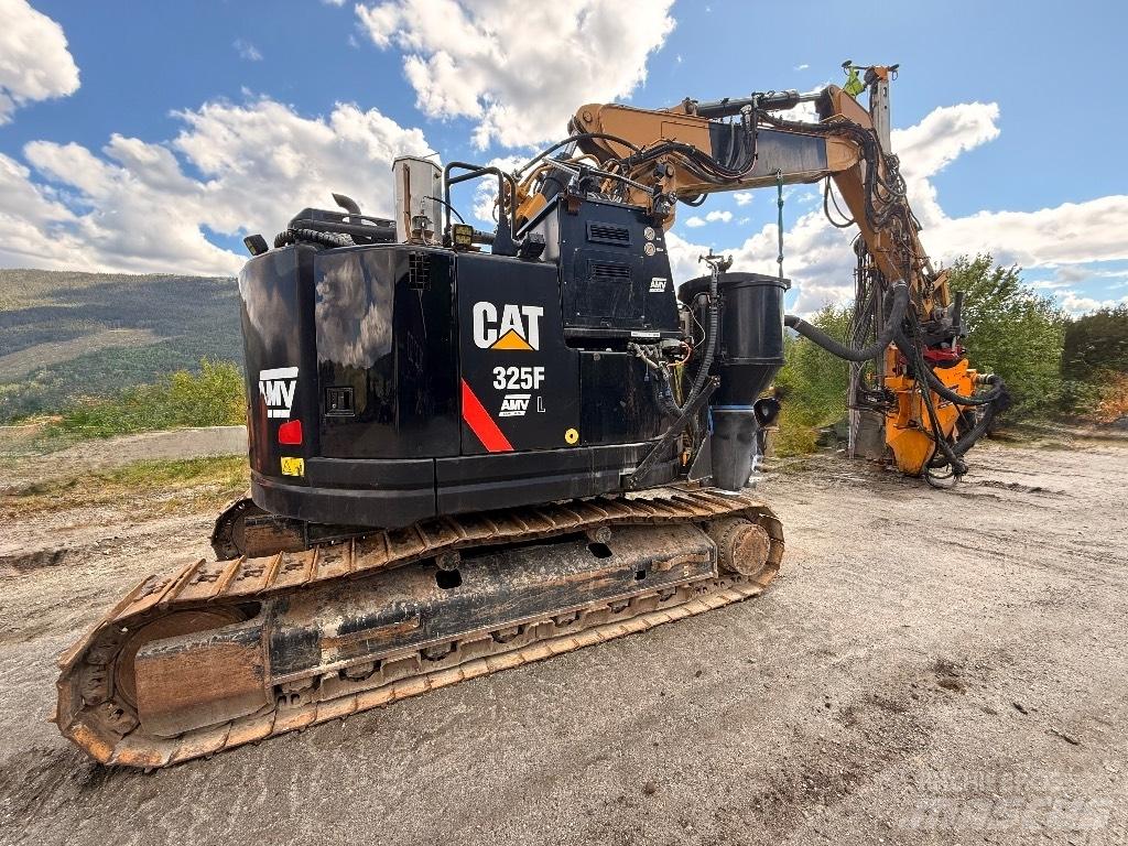 CAT 325 FL CR 特殊油圧ショベル