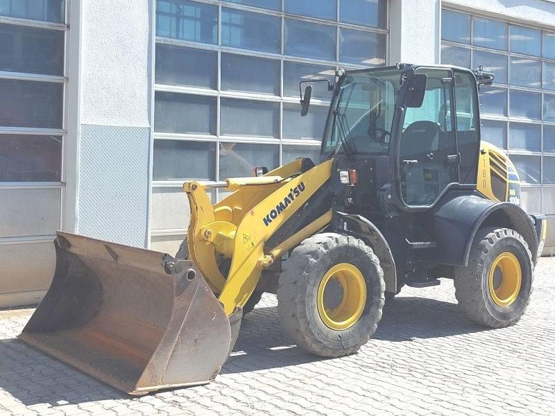 Komatsu WA 100 M-7 スキッドステアローダー