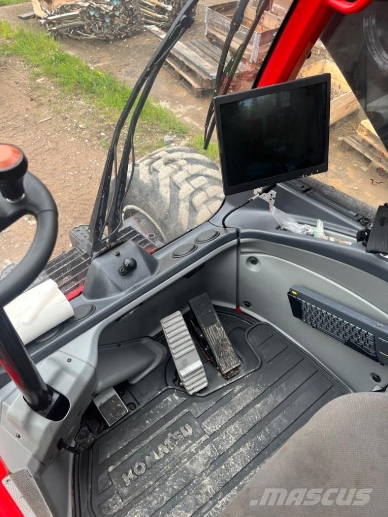 Komatsu 901 XC ハーベスター