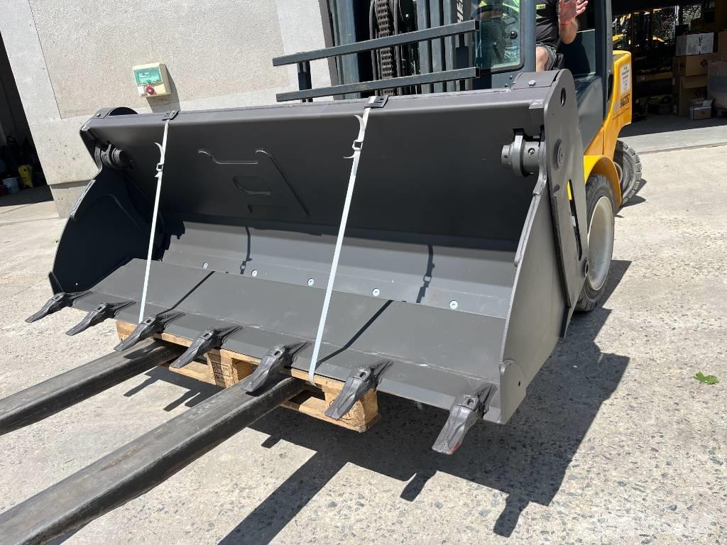 Mecalac 8 MCR 中型油圧ショベル 7ｔ-12ｔ（ユンボ・パワーショベル・バックホー）