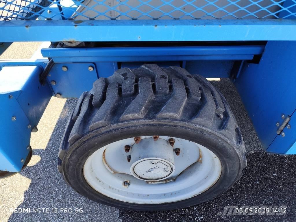 Genie GS 3390 RT シザースリフト