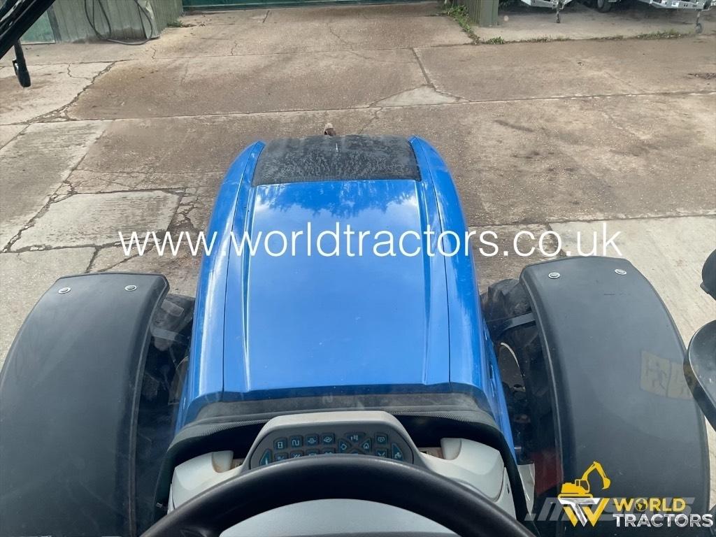 New Holland T 7.210 トラクター