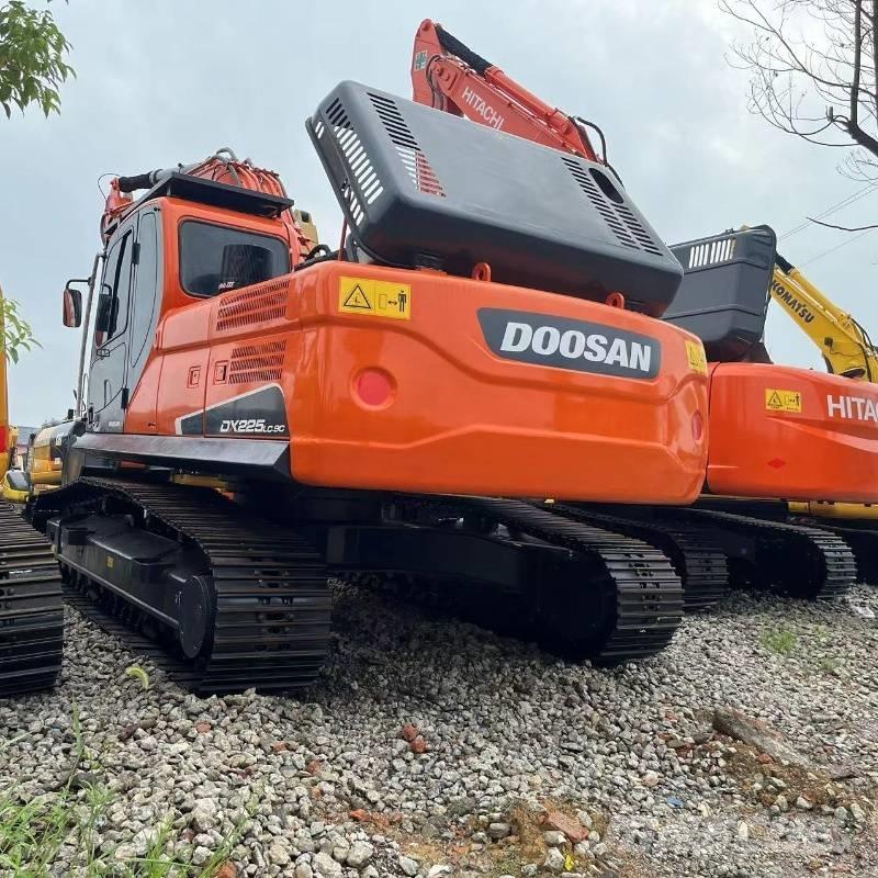 Doosan DX 225 大型油圧ショベル12t以上（パワーショベル・ユンボ）