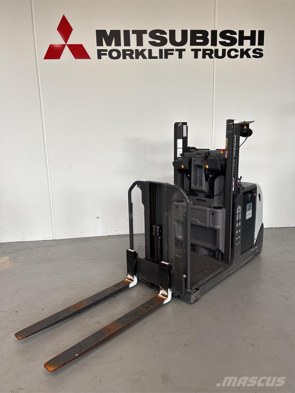 UniCarriers EPL100 低型オーダーピッカー