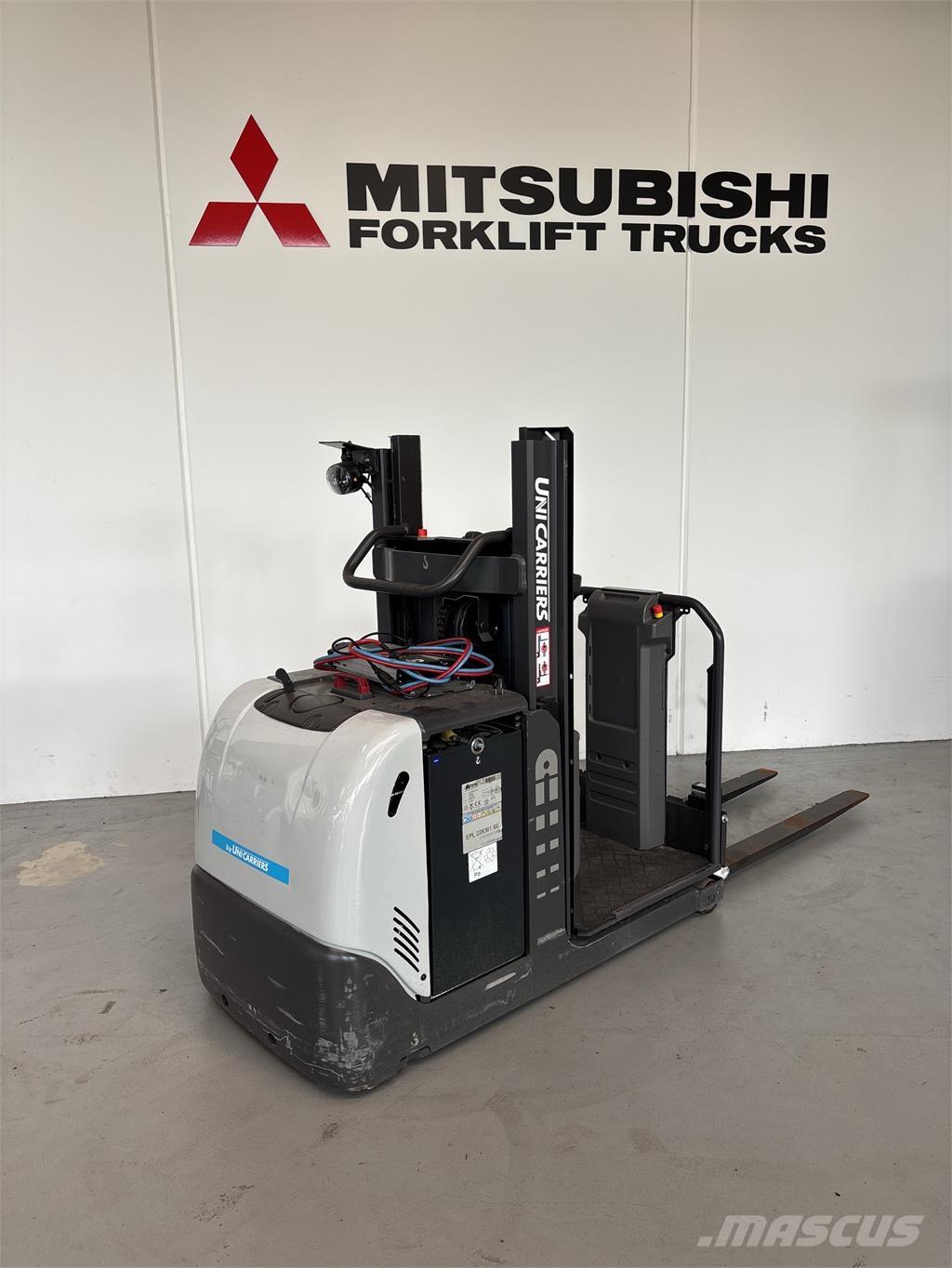 UniCarriers EPL100 低型オーダーピッカー