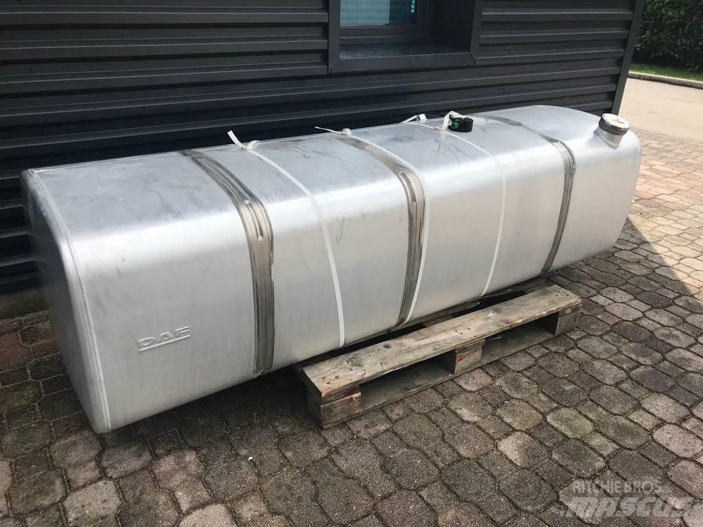 DAF 850 L 燃料タンクと添加剤用タンク