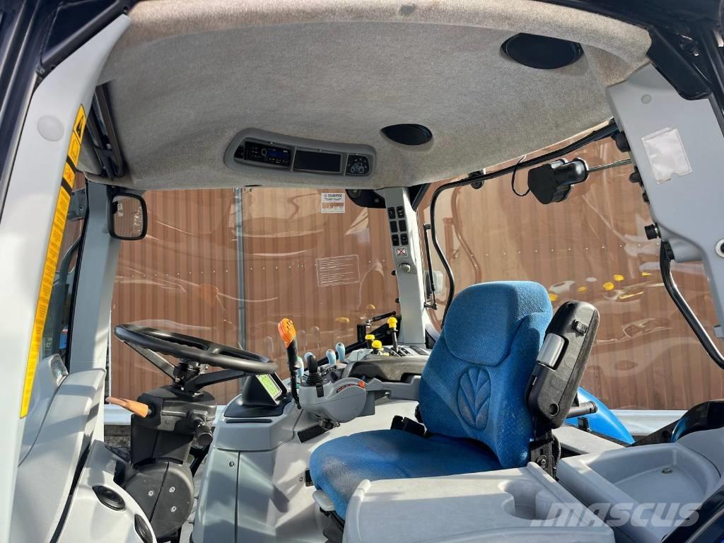 New Holland T7060 トラクター