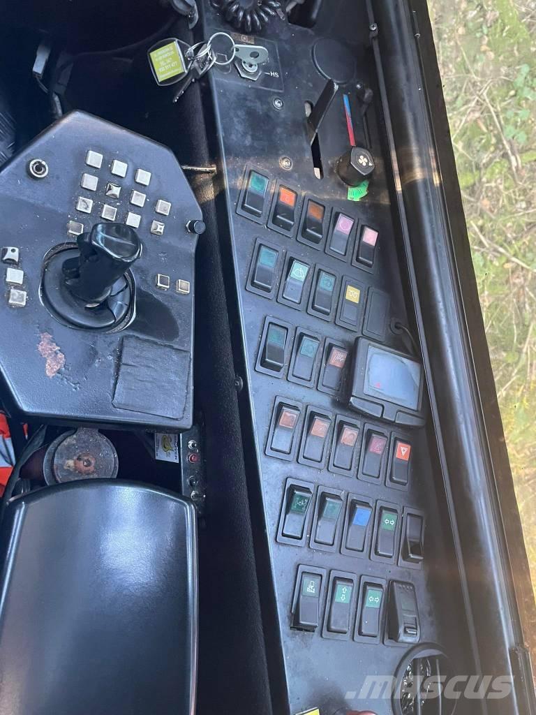 Sampo-Rosenlew 1066 ハーベスター