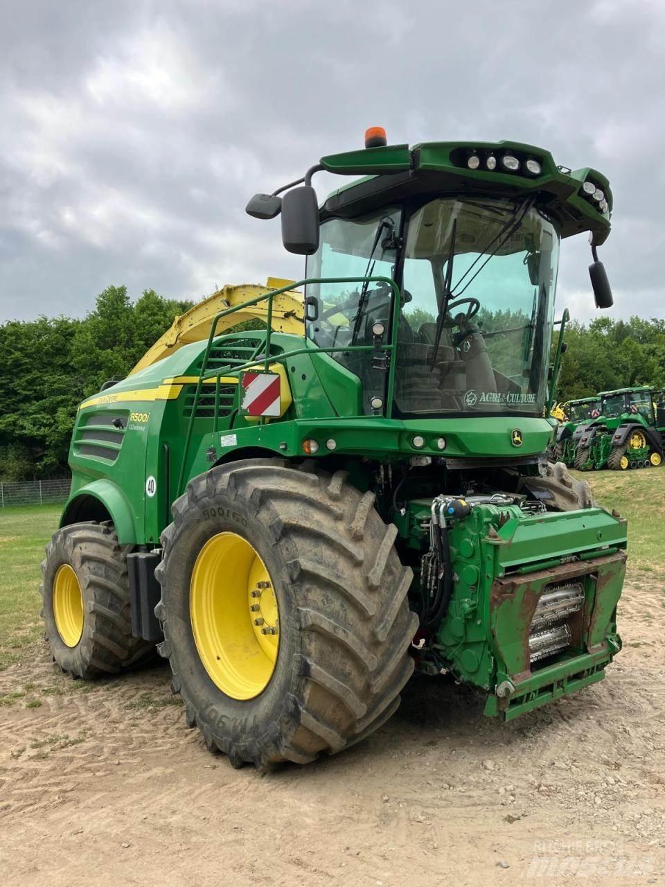 John Deere 8500 自走式フォレージハーベスター