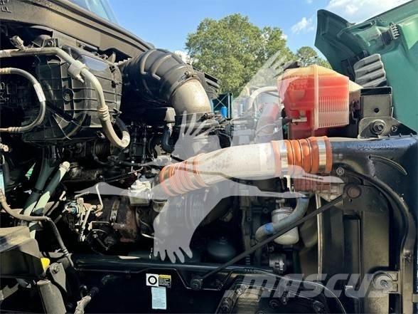 Kenworth T680 中古トラクターヘッド | トレーラーヘッド