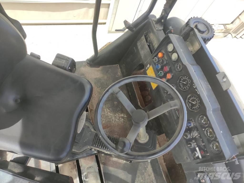 Dynapac CC 232 HF タンデムローラ