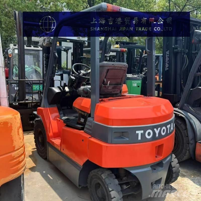 Toyota 7 FB 25 バッテリーフォークリフト