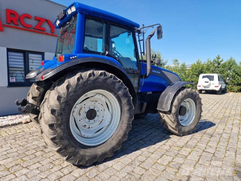 Valtra T 140 トラクター