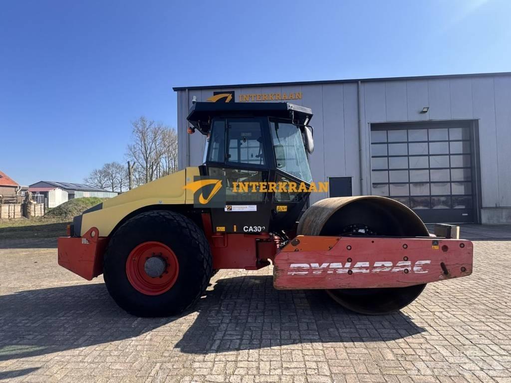 Dynapac CA 302 D 振動ローラ