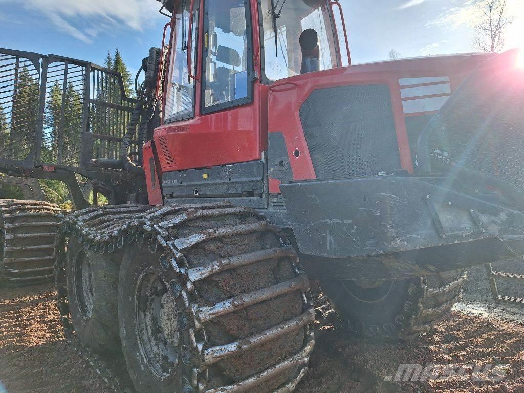 Komatsu 895 フォワーダー
