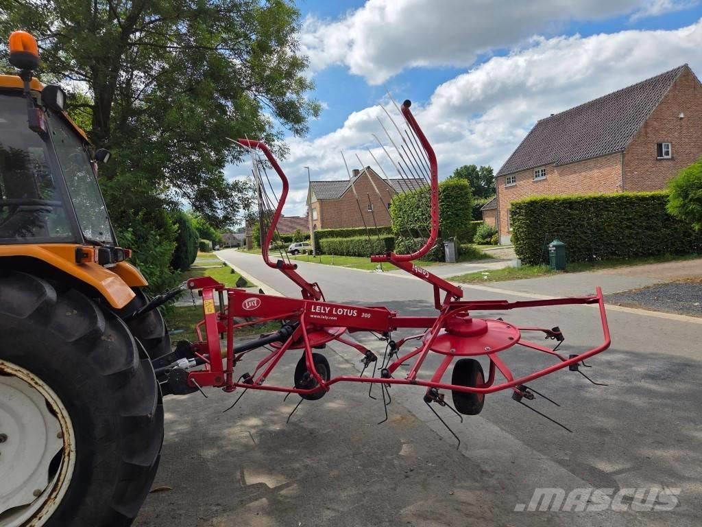 Lely Lotus 300 Combi テッダー・テッダーレーキ