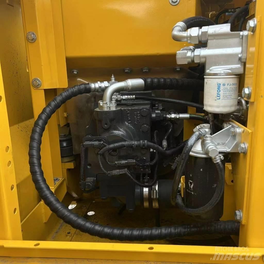 Komatsu 130-7 大型油圧ショベル12t以上（パワーショベル・ユンボ）