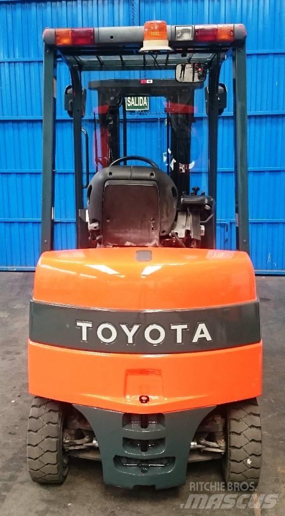 Toyota 7 FBMF 25 バッテリーフォークリフト