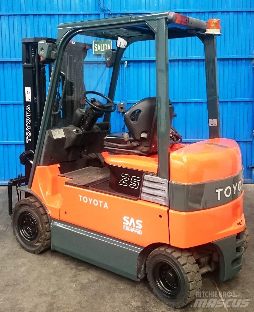 Toyota 7 FBMF 25 バッテリーフォークリフト