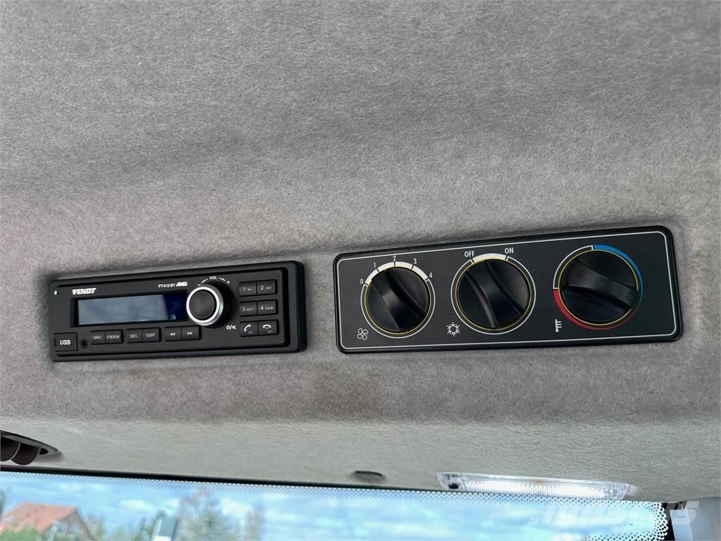 Valtra A105 MH トラクター