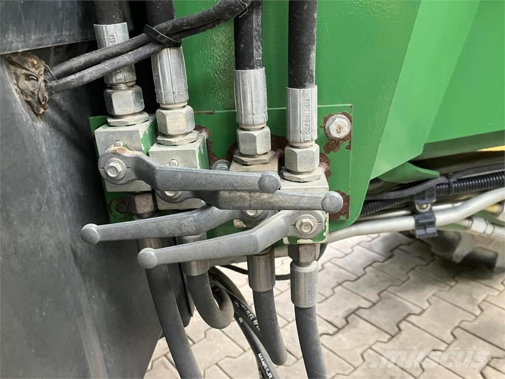 John Deere 6155R トラクター