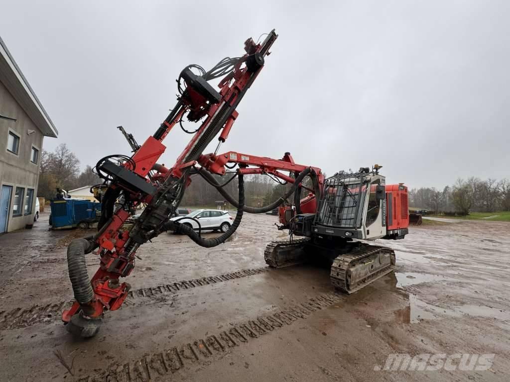 Sandvik DX800 サーフェイスドリルリグ