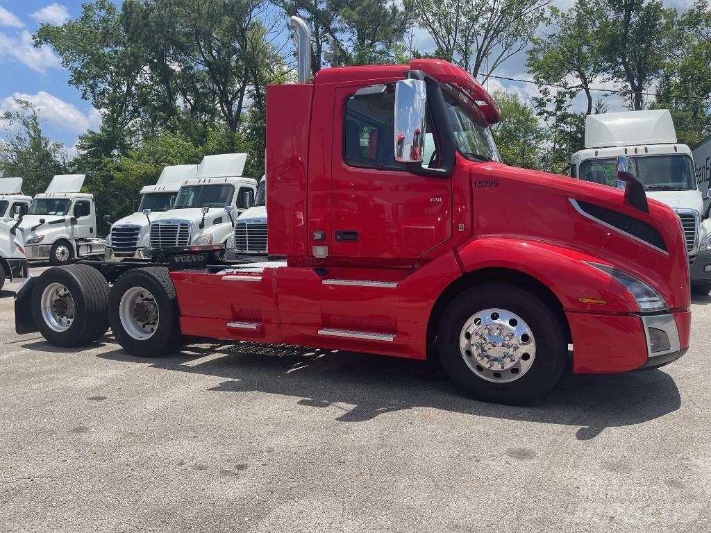 Volvo VNL64T300 中古トラクターヘッド | トレーラーヘッド