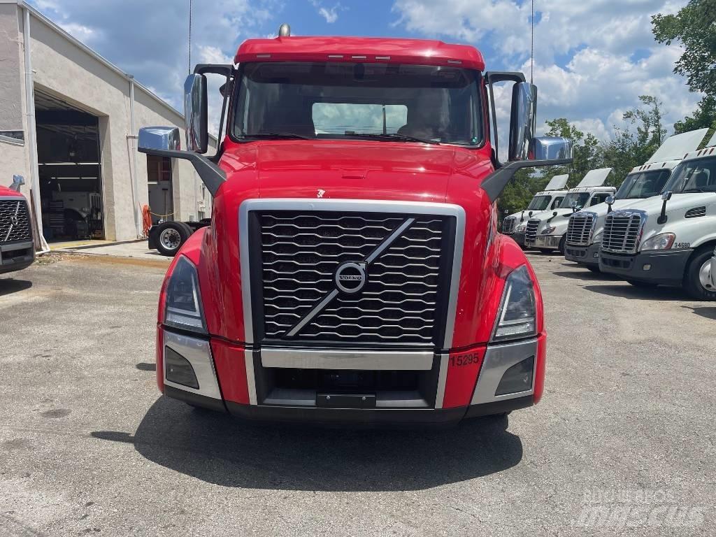 Volvo VNL64T300 中古トラクターヘッド | トレーラーヘッド