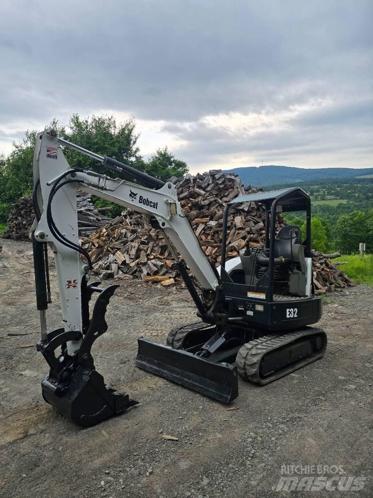 Bobcat E 32 ミニ油圧ショベル 7t以下（ミニユンボ・ミニディガー）