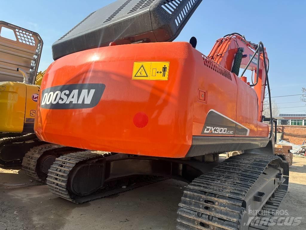 Doosan DX 300 大型油圧ショベル12t以上（パワーショベル・ユンボ）