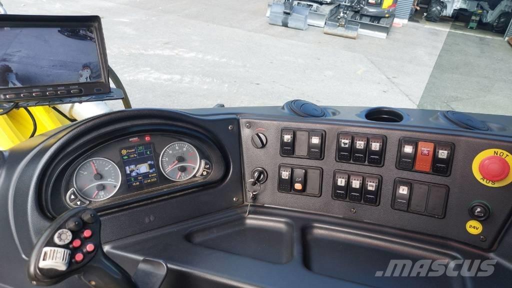 Menzi Muck M520 ホイール式油圧ショベル（パワーショベル・ユンボ・バックホー）