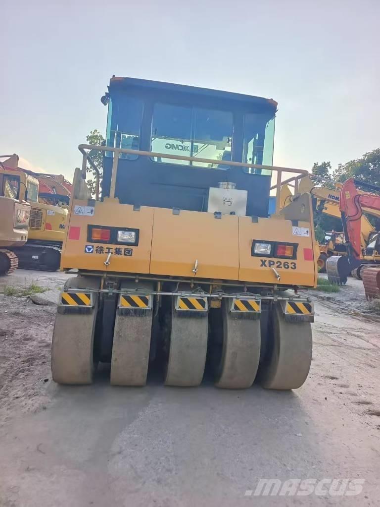 XCMG XP 263 タイヤローラ