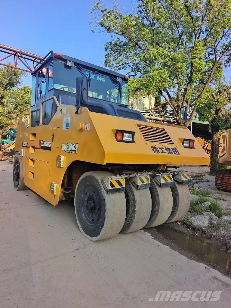 XCMG XP 263 タイヤローラ