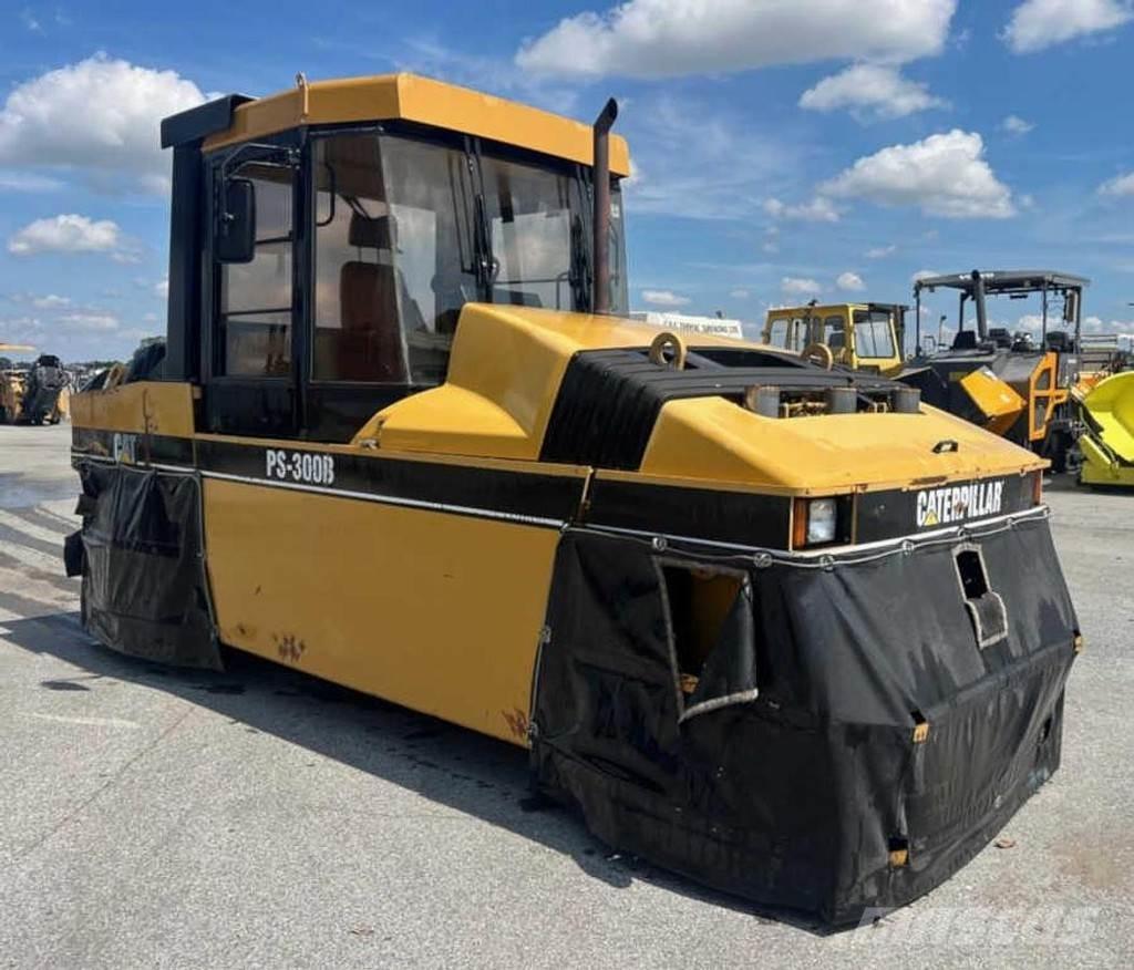 CAT PS 300B タイヤローラ